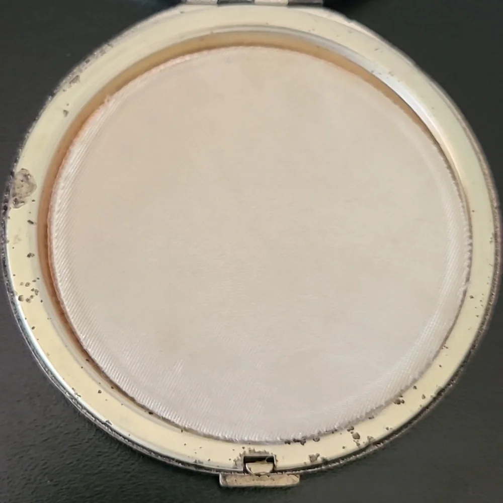 Vintage powder compact